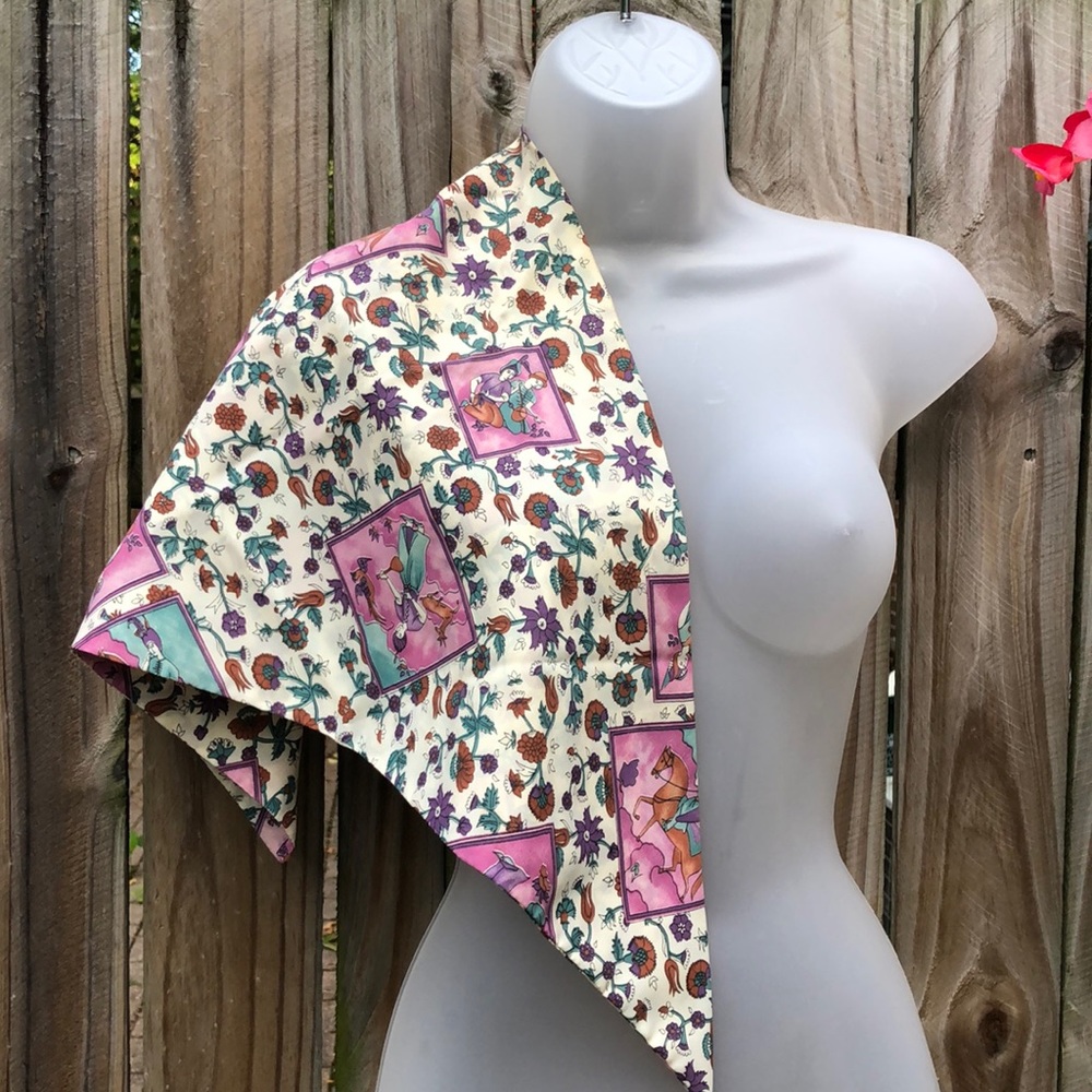 Su Ann Accessories Triangle Shape Lovely Scarf
